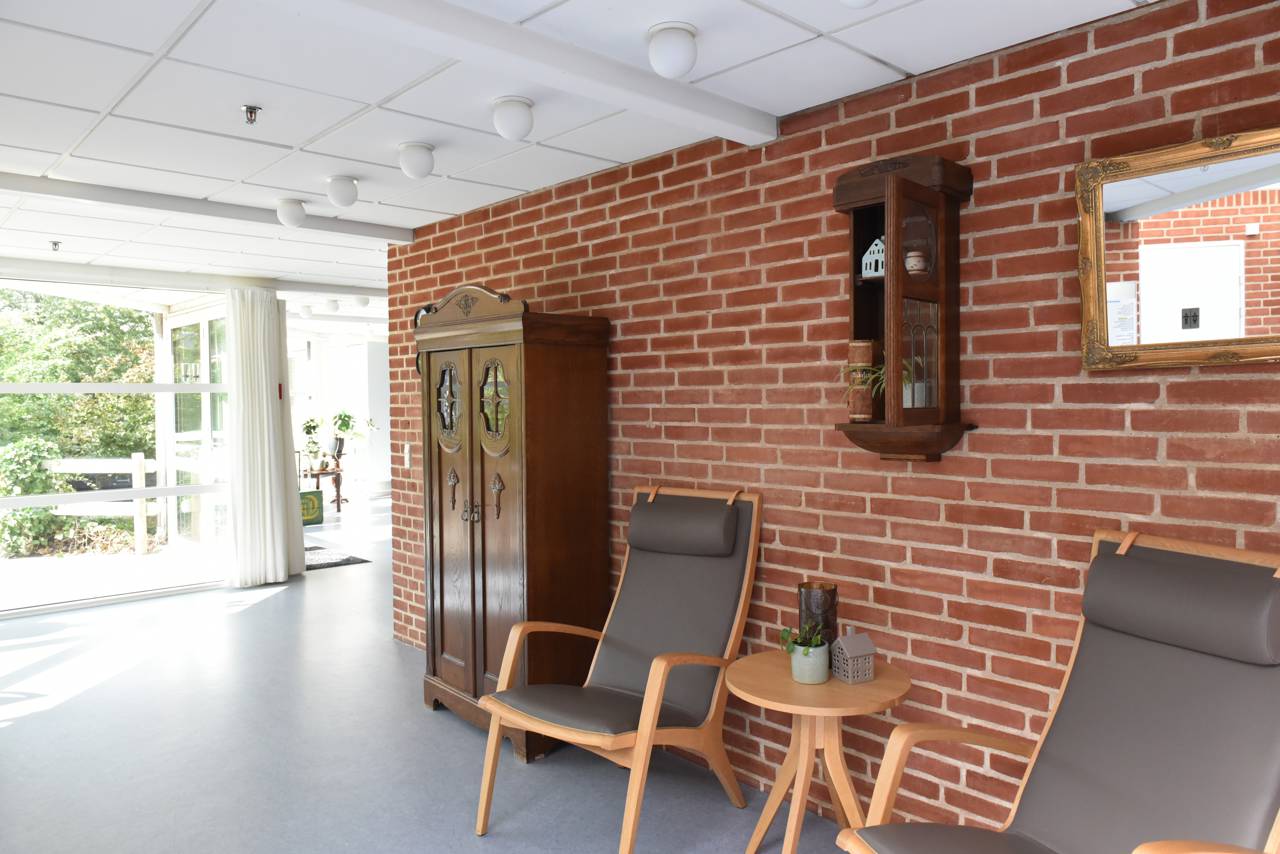 Hyggekrog med lænestole hos Kristrupcentret