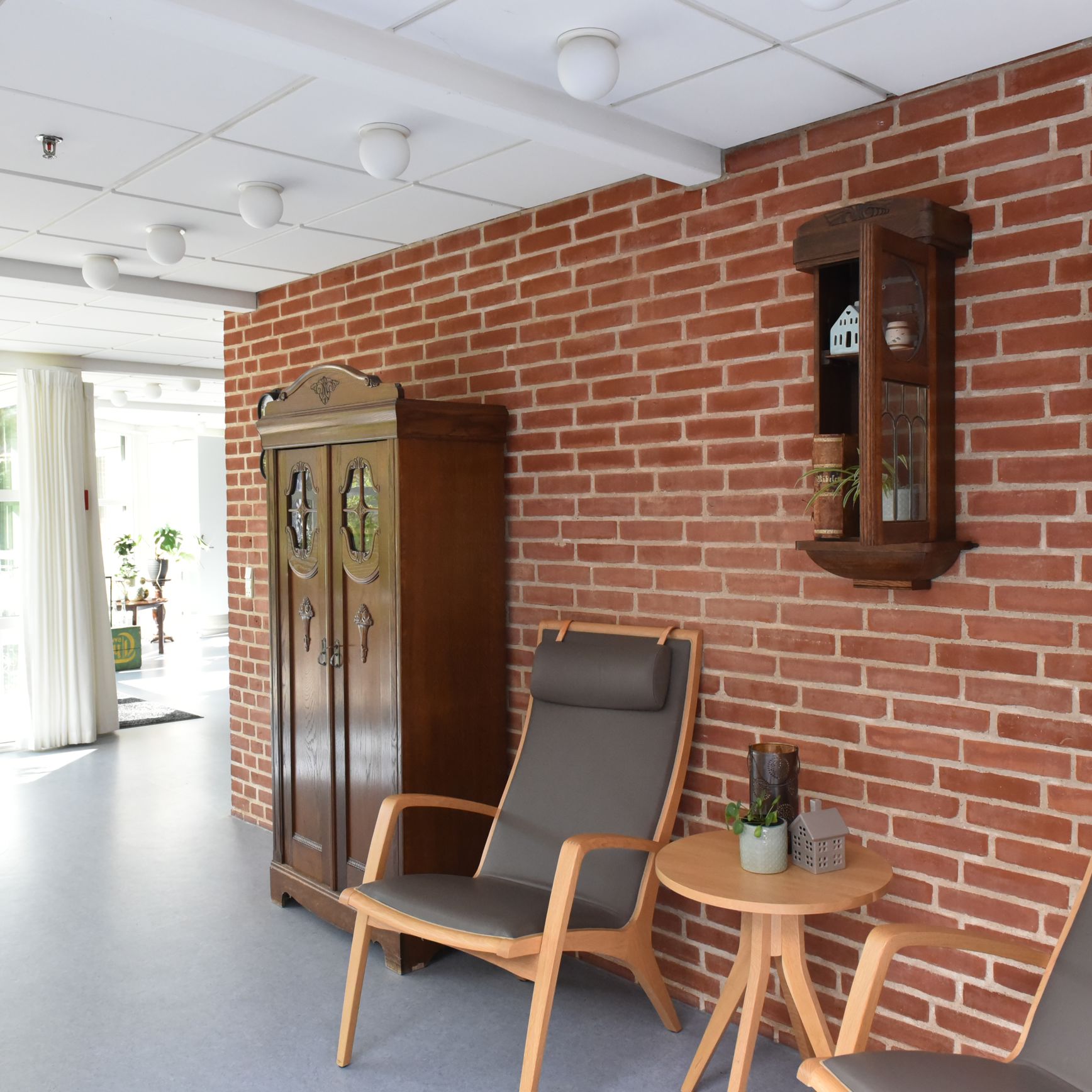 Hyggekrog med lænestole hos Kristrupcentret